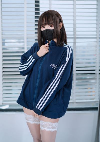 黄色片完整版_十万网红美女美酱